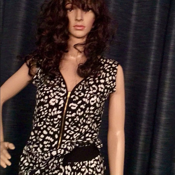 Apt. 9 Tops - APT 9 Black/White V-Neck, Sleeveless Blouse